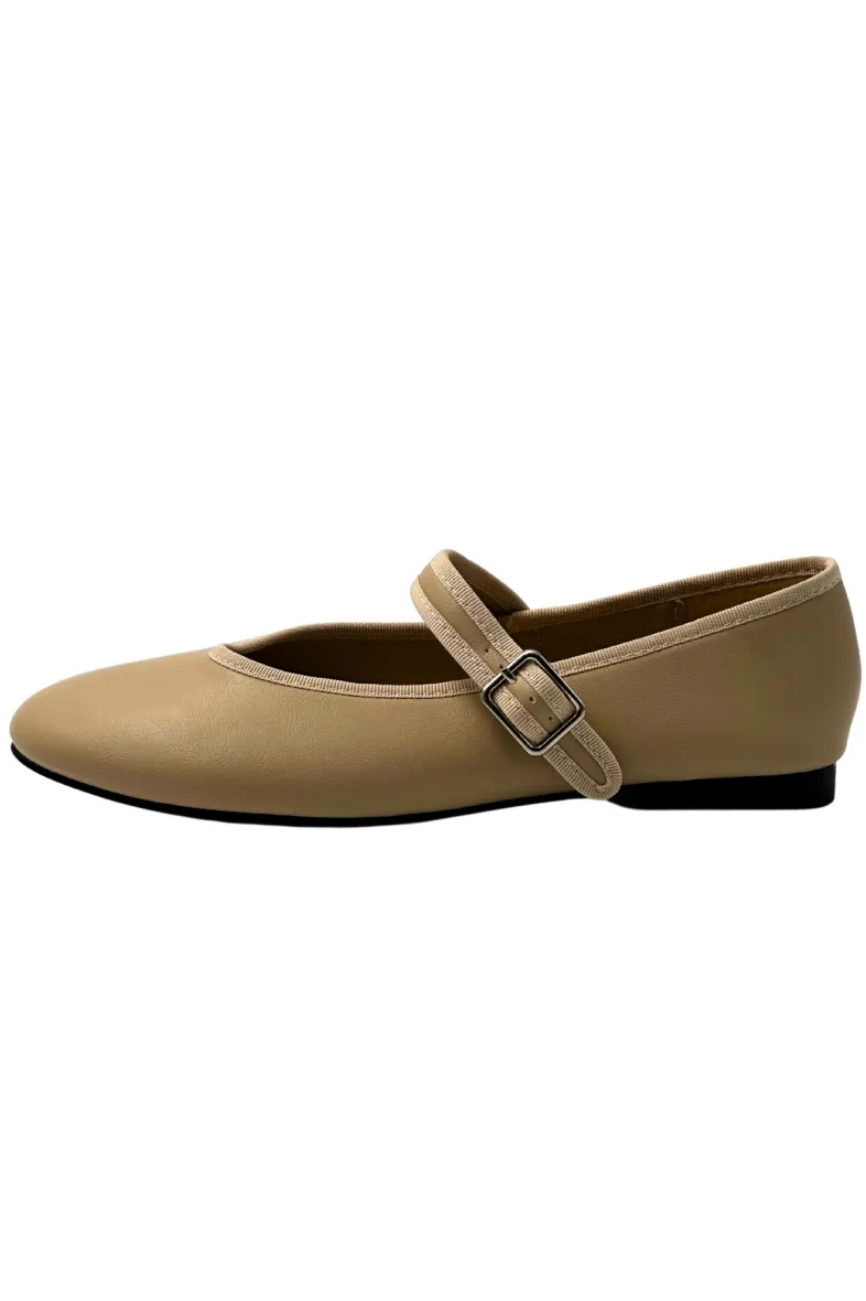 Ballerinas mit Riemen