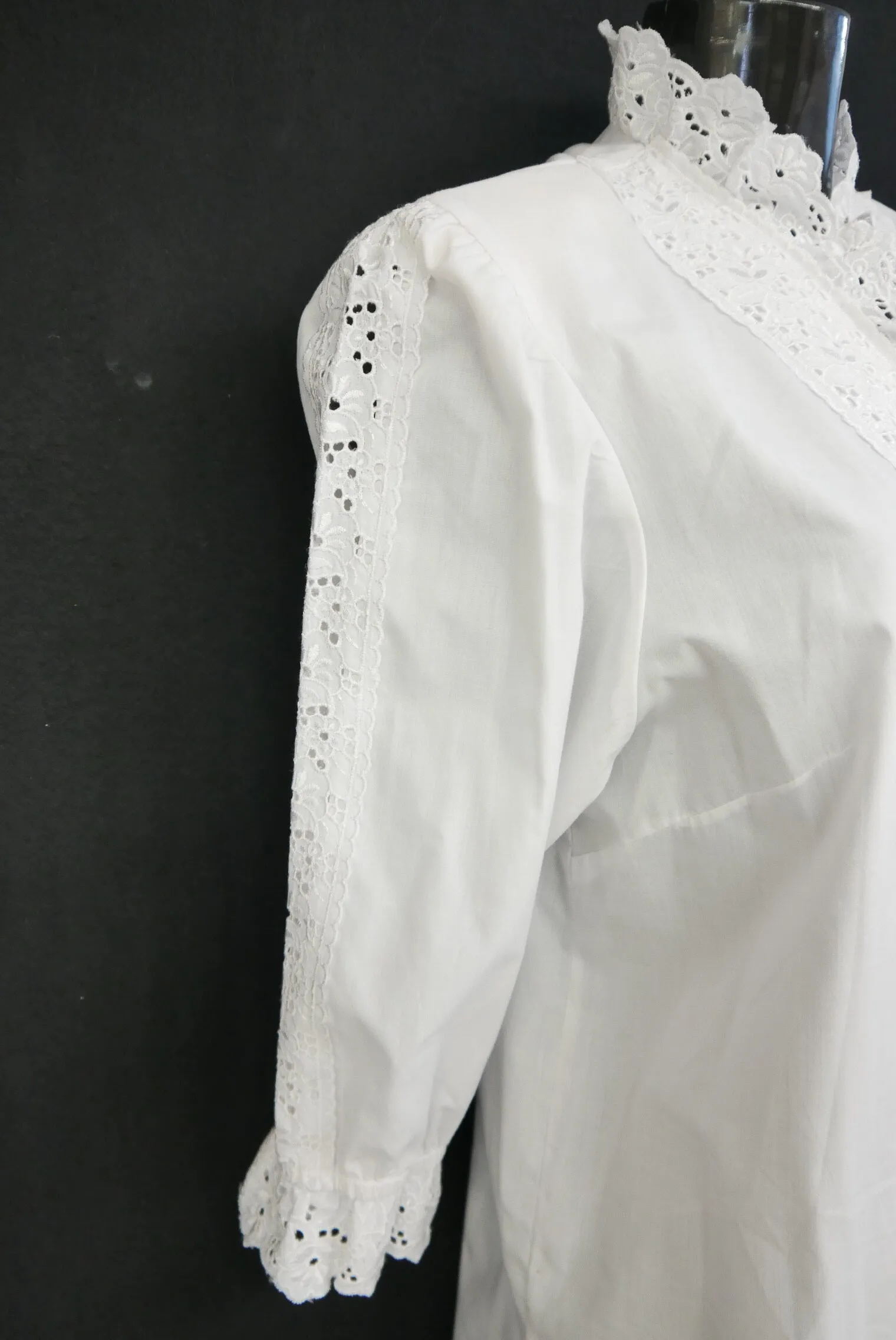 Gr.40/42 Trachtenbluse weiß Bluse für Dirndl mit Spitze und Stickerei TB9758