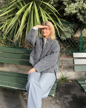 Heidi-Mode | Graue Jacke Mit Großen Taschen Bequemer Stil Für Die Kalte Jahreszeit Must Have Für Jeden Anlass