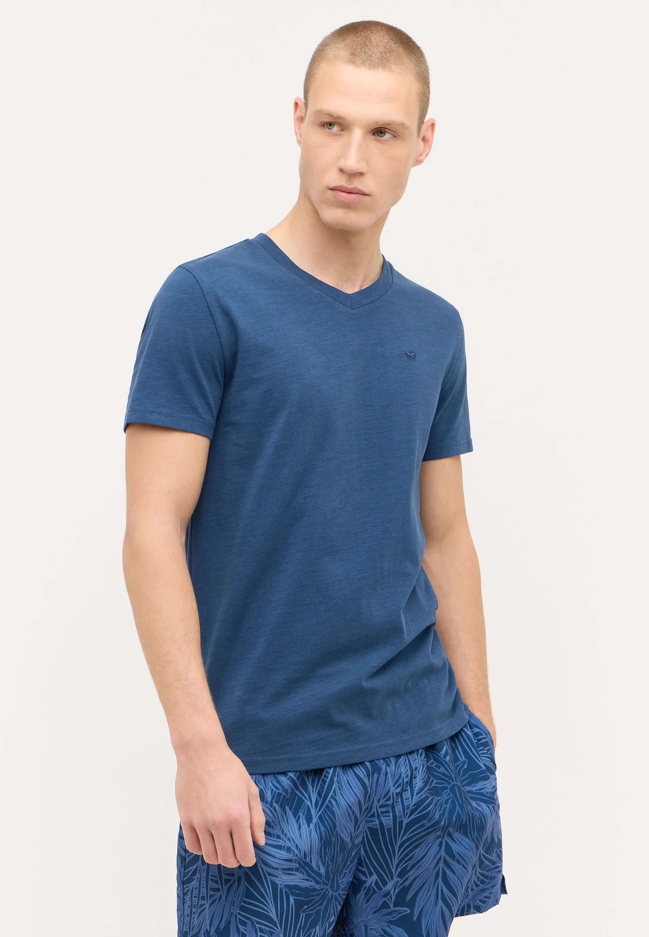 T-Shirt mit V-Ausschnitt