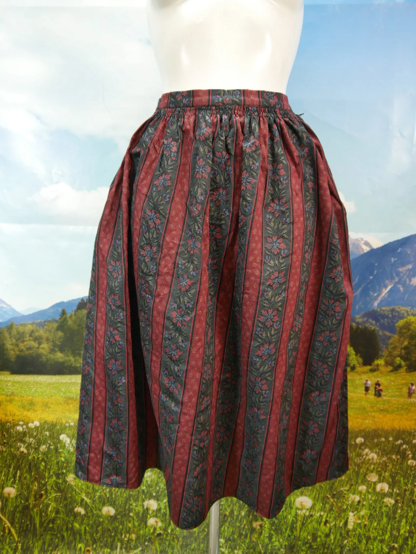 Trachtenrock Baumwolle schwarz mit Blumenmuster fesche Trachten Rock Gr.38