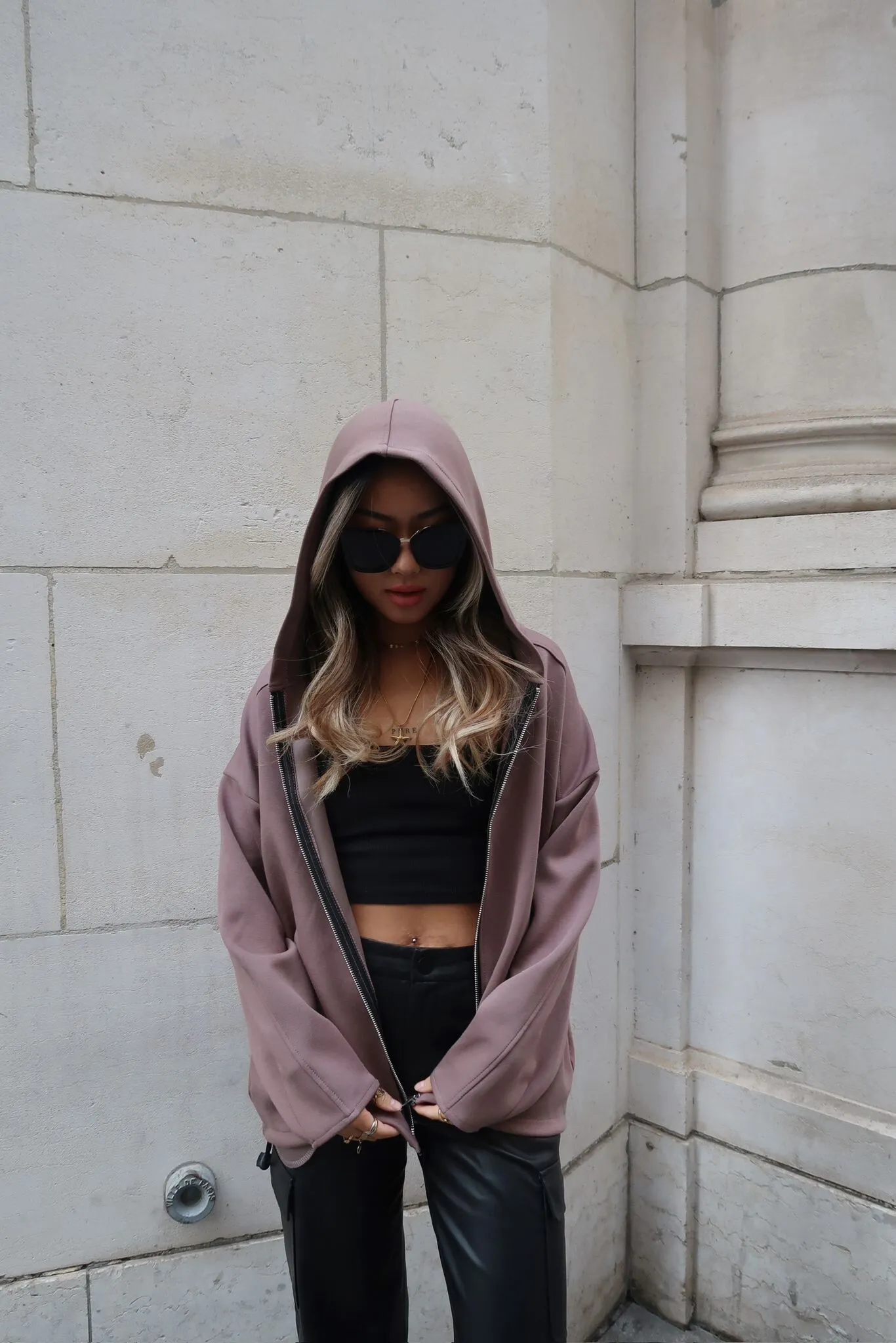 ÜBERGRÖSSE REISSVERSCHLUSSWESTE/SWEATSHIRT MIT KAPUZE UND ELARE-TASCHEN